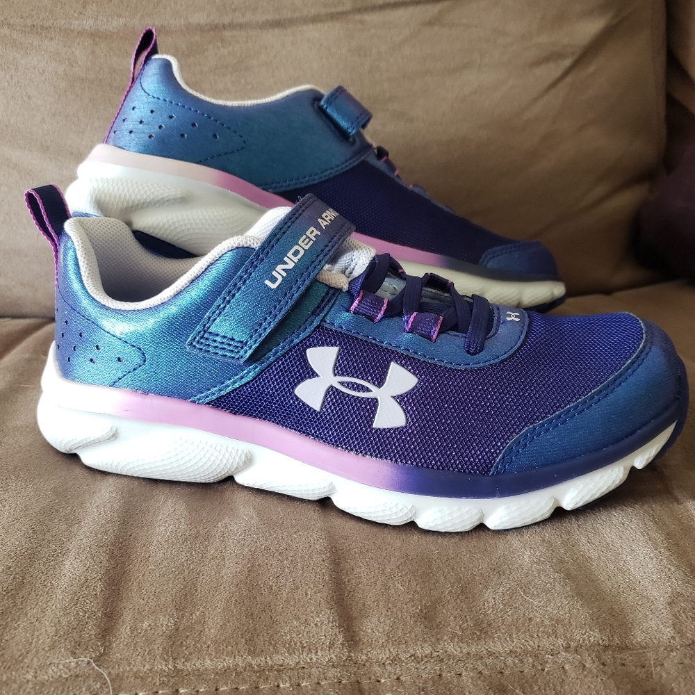 Girls size 3 under armour tennis shoes. Brand new without tags
